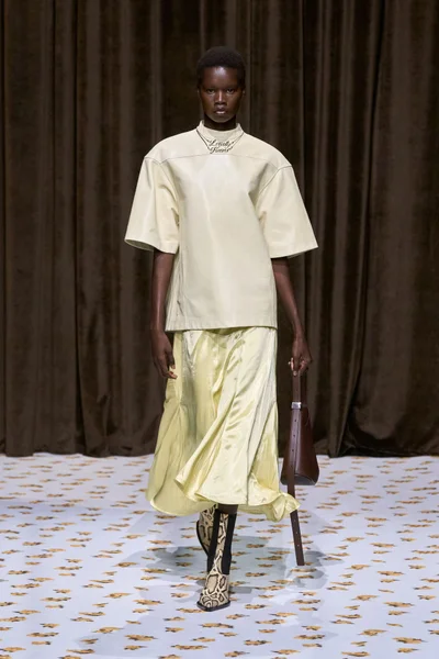 Look 48